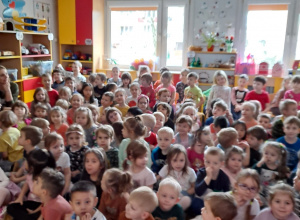 Przedstawienie teatralne pt.: „Droga do niedzieli”.