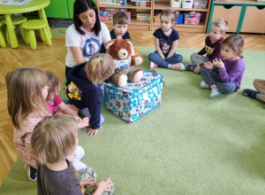 Zajęcia edukacyjne na temat cukrzycy typu 1 u dzieci Miś -insuliś.
