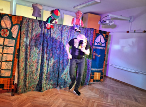 Przedstawienie teatralne pt.: „O królu Eleganciku”.