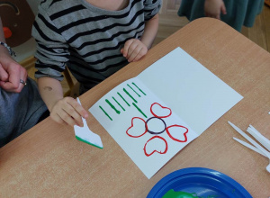 Zadanie nr 6 "Wiosenna symetria" w ramach projektu edukacyjnego KREATYWNY PRZEDSZKOLAK - KREATYWNE DZIECKO.